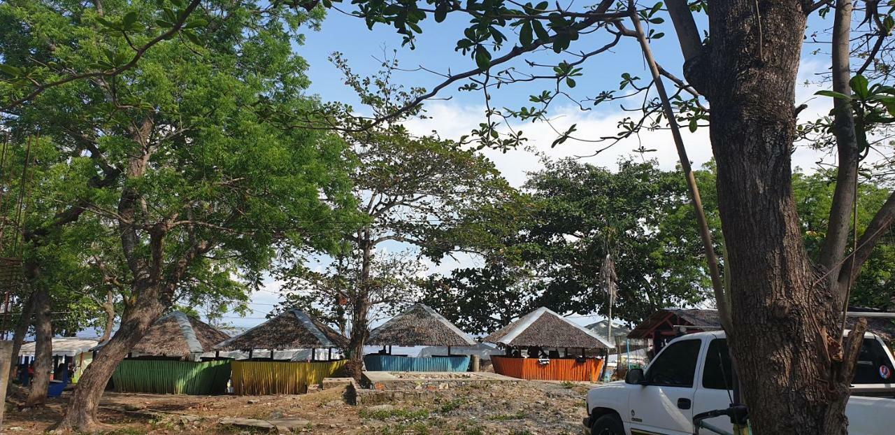 Mactan Newtown Condo With Garden And Ocean View 8Newtown Blvd Lapu-Lapu City Exterior photo